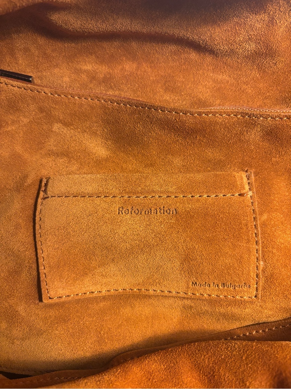 Reformation Medium Vittoria Tote in Couro Suede - Picture 5 of 5